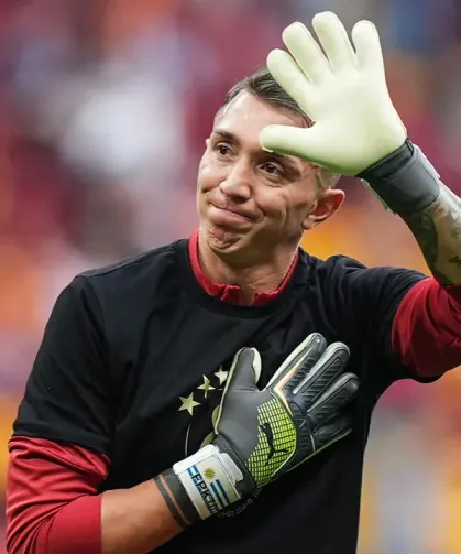 Muslera, Türkiye'ye "Galatasaray benim evim" diyerek veda etti!